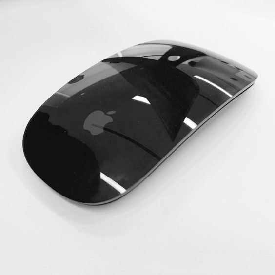 Schwarze Magic Mouse des iMac Pro beim FCPX-Summit, Bild: bkbkbk