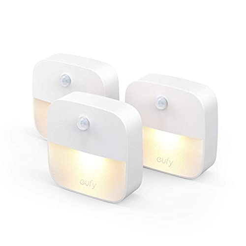 eufy Glow 3 Pack LED Nachtlicht mit Bewegungssensor, Warmes weißes Lichter, Auto ON/OFF, Schrankbeleuchtung mit Haftend für Kinderzimmer, Schlafzimmer, Orientierungslicht, Energieeffizient (3 Pack)