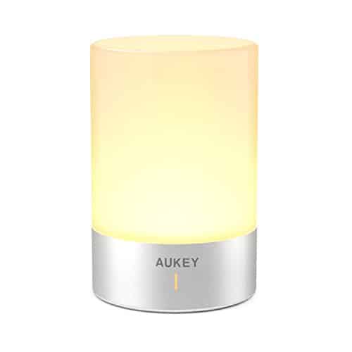 AUKEY Nachttischlampe, wiederaufladbare Tischlampe, dimmbares warmes Licht 3100K und RGB-Farbwechselmodus, Touchbedienung Lampe mit 360 Grad Beleuchtung für Schlafzimmer