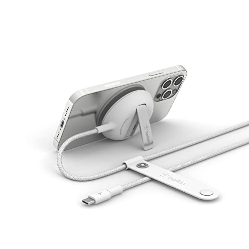 Belkin BoostCharge Pro tragbares kabelloses Ladepad mit MagSafe (schnelles Laden bis zu 15 W, Ständer, kompatibel iPhone 14-, 13- und 12-Modellen, Netzteil Nicht enthalten) – Weiß