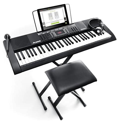 Alesis Melody 61 MKII - Tragbares Keyboard mit 61 Tasten und eingebauten Lautsprechern, Kopfhörern, Mikrofon, Klavierständer, Notenständer und Hocker