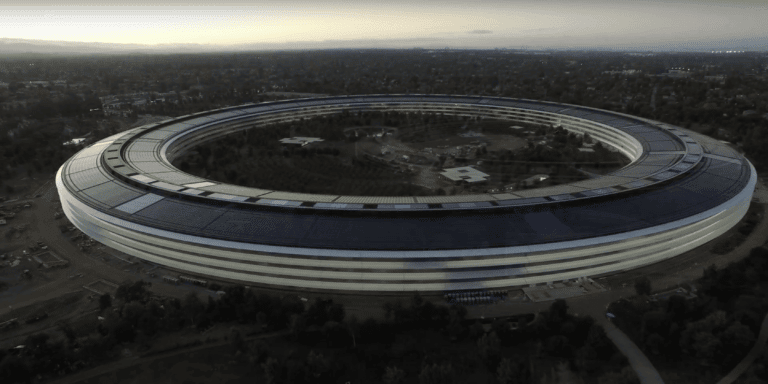 Apple Campus bei Sonnenuntergang | Matthew Roberts