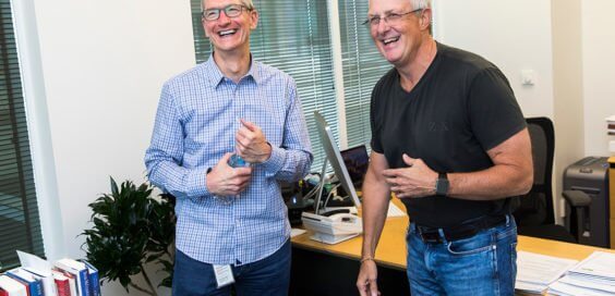 Tim Cook und Bruce Sewell 1 Infinite Loop