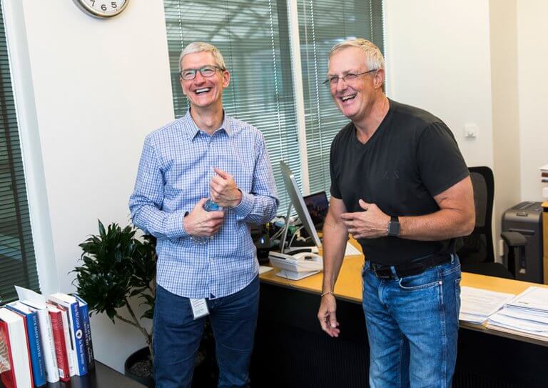 Tim Cook und Bruce Sewell 1 Infinite Loop