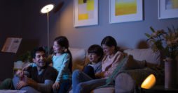 Philips hue Wohnnzimmer Familie thumb