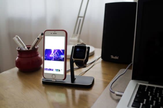 StilGut iPhone und Apple Watch Docking Station