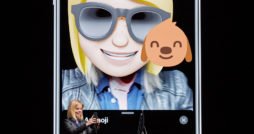 Kelsey Peterson zeigt Memojis