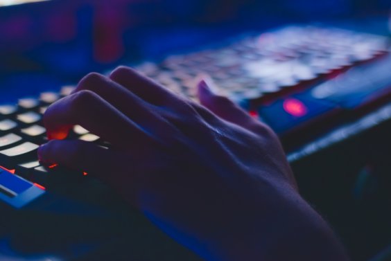 #Polizeikontrolle: So schlecht funktioniert die Strafverfolgung von Hasskommentaren im Netz