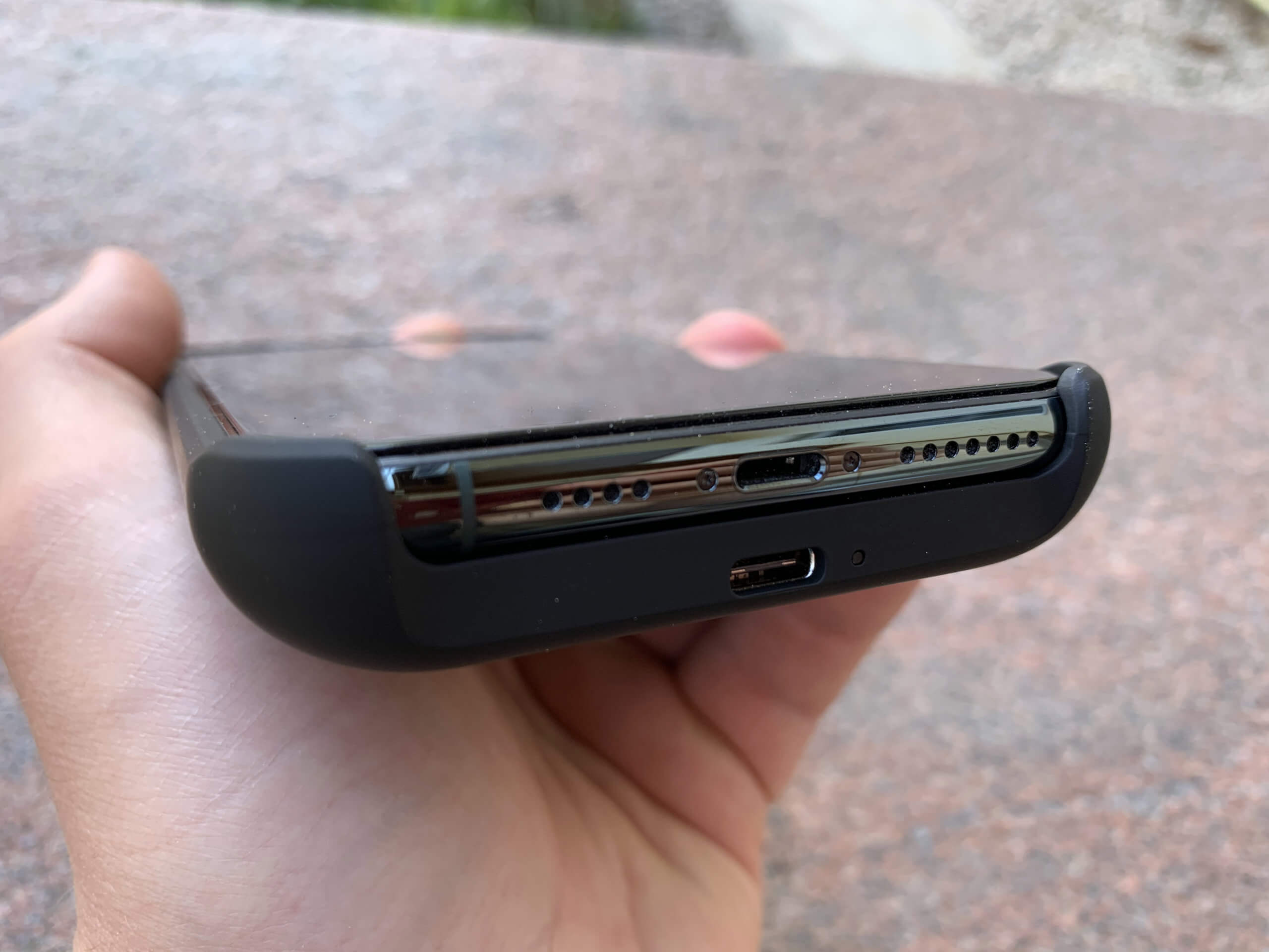 Die freiliegende Unterseite mit dem USB-C-Port