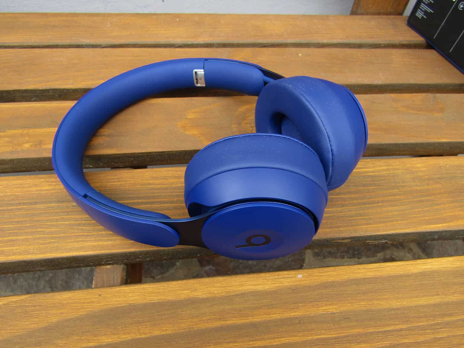 Beats Solo Pro Design 1