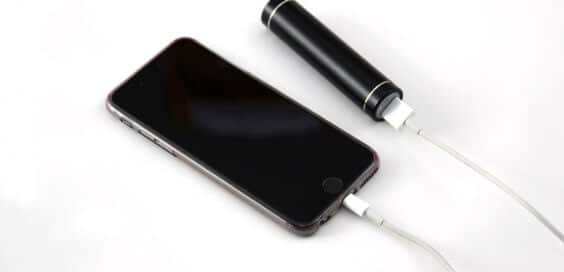 iPhone-Akku-Powerbank-Aufladen-Symbolbild