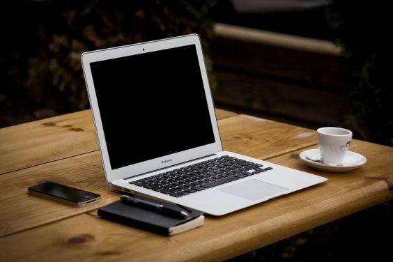 Apple zeigt “Behind the Mac”-Video mit Grammy-Gewinner James Blake