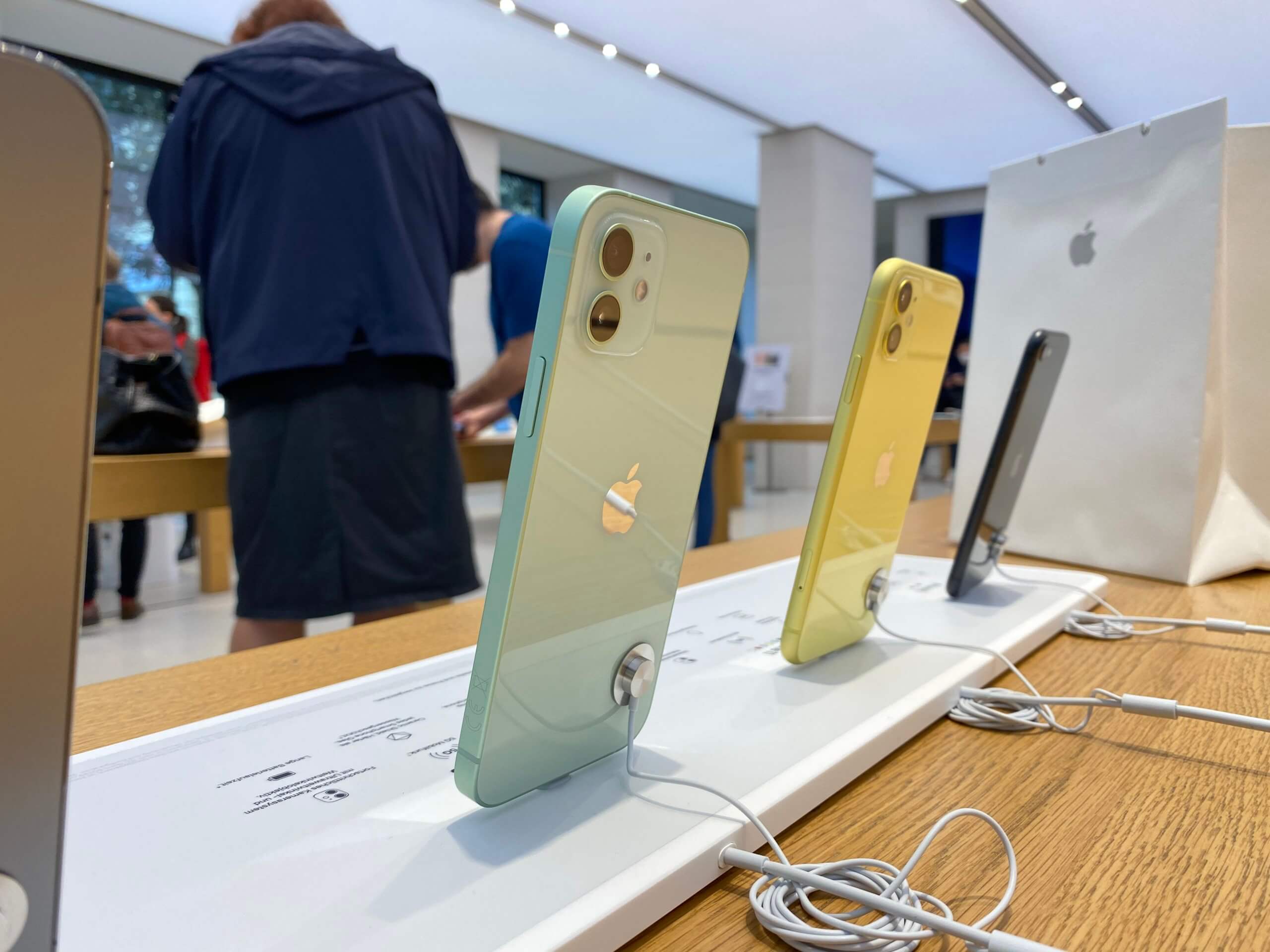 iphone 11 apple store