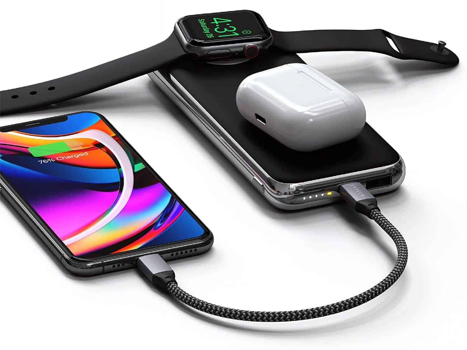 Die Satechi Quatro Wireless lädt mit oder ohne Kabel und hat einen eingebauten Apple-Watch-Charger.