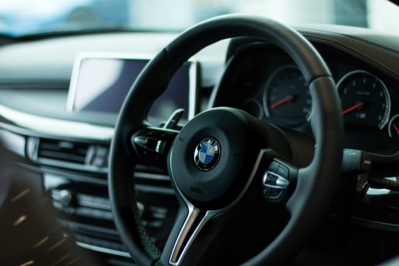 Wireless Charging von BMW kann Apple Pay-Chip zerstören