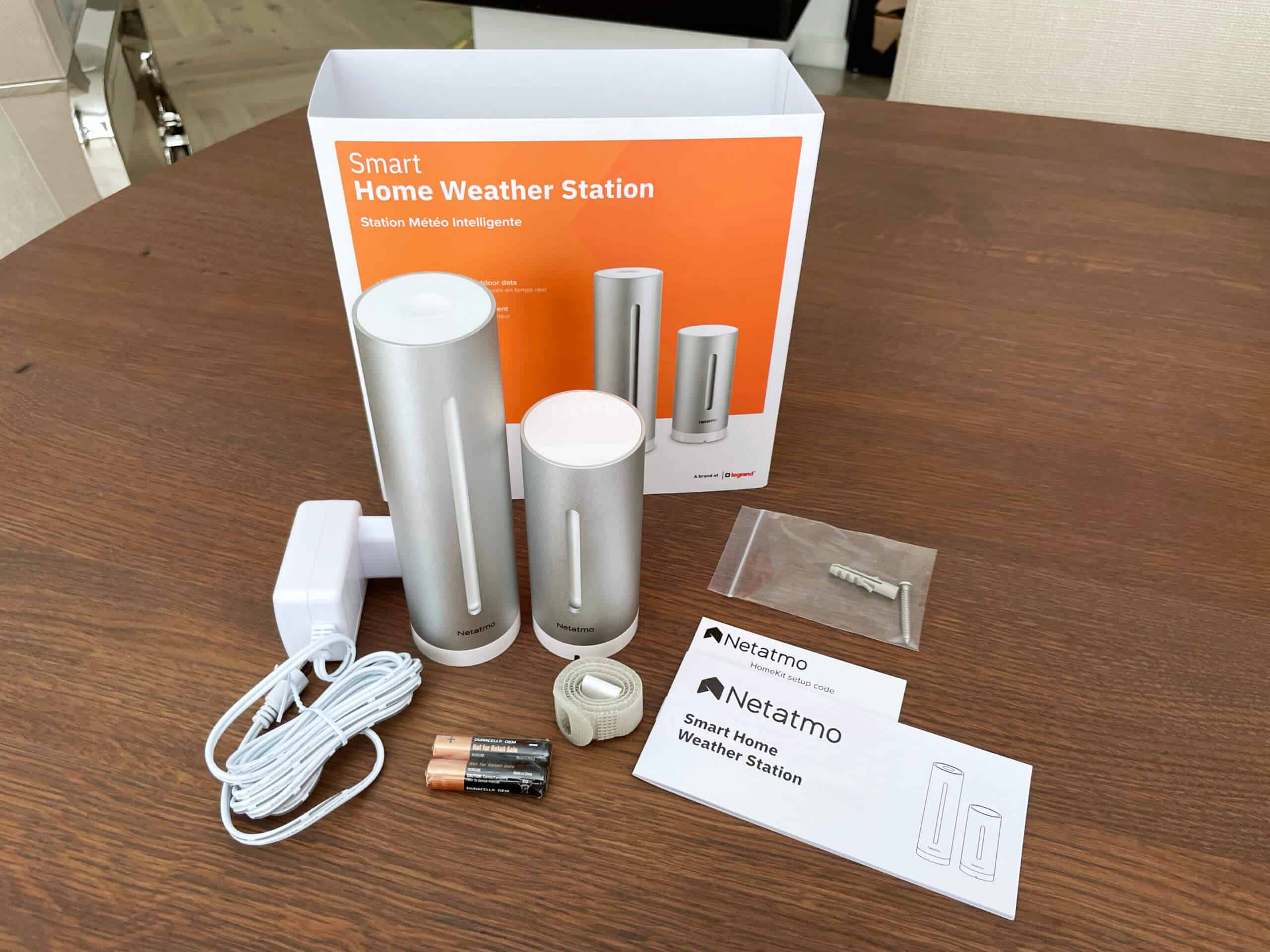 Das klassische Starter-Kit der Netatmo Wetterstation besteht aus einem Außenmodul und einem Innenmodul, welches gleichzeitig als Bridge fungiert.