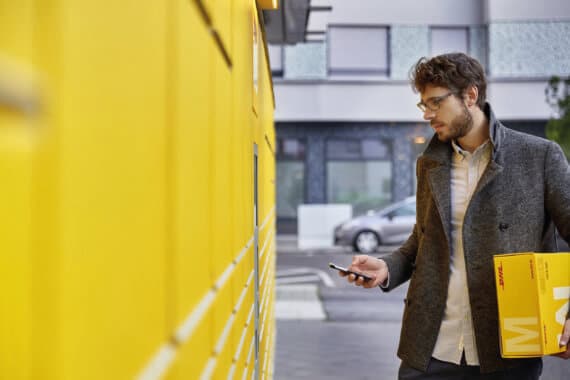 Von nun an kann ein per App generierter Code an der Packstation gescannt werden. Quelle: Deutsche Post DHL Group