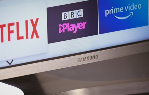 Schnelle AirPlay-Kopplung mit Hotelfernseher: Samsung rollt Apple-Feature aus