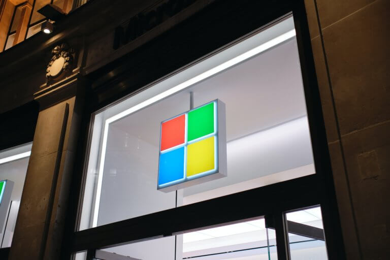 Microsoft-Logo auf Store - Symbolbild