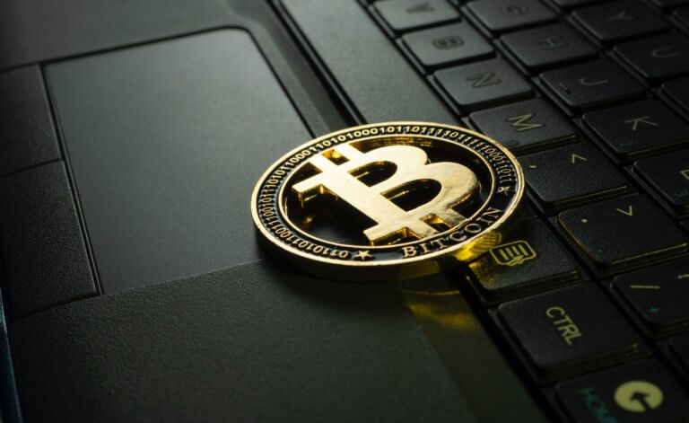 Bitcoin auf einem Notebook