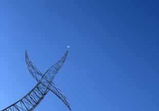 Der Mond an der Spitze des Kunstobjekts Zauberlehrling in Oberhausen. Foto von Dr. Marco