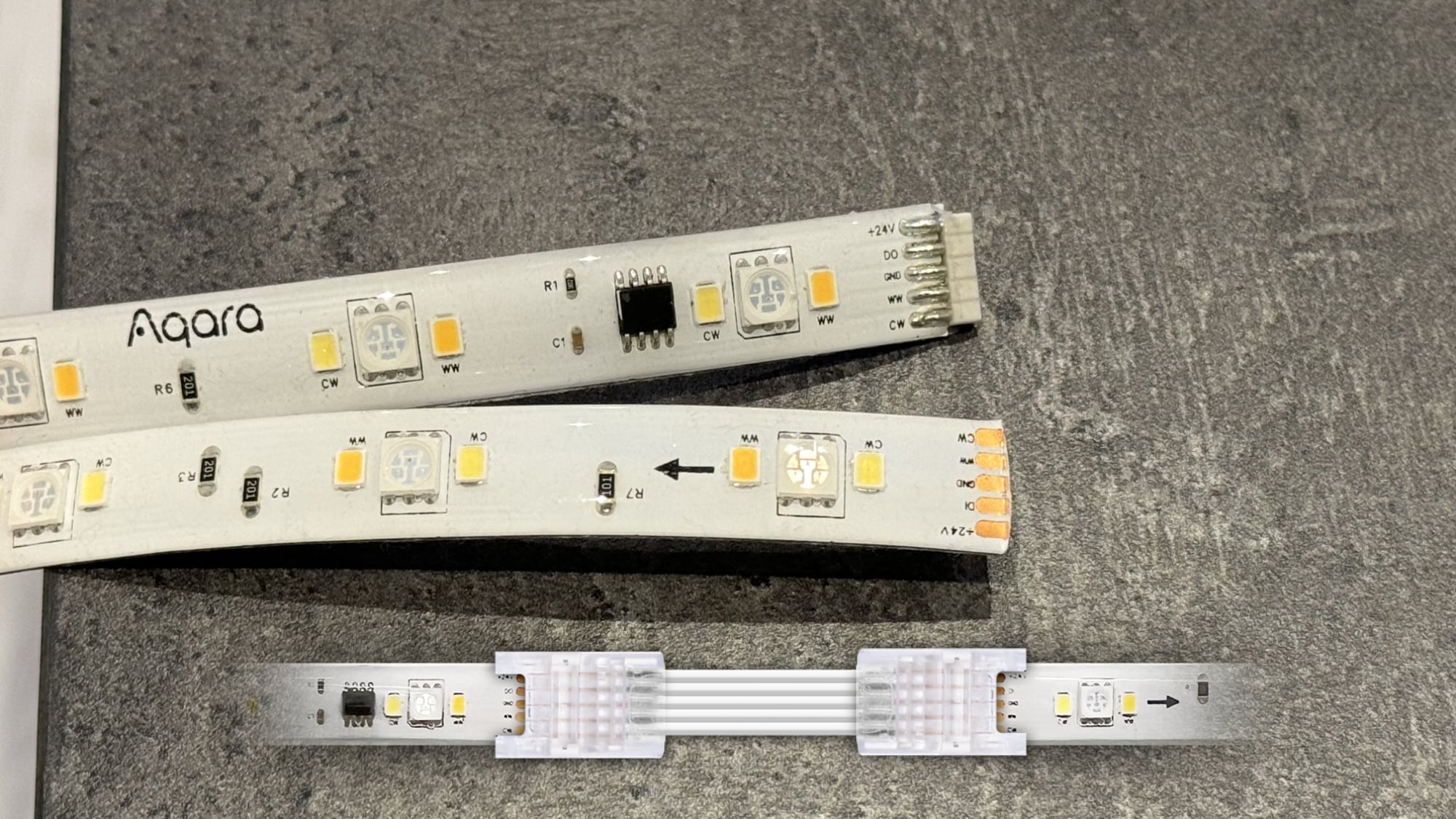 Mittels 5-Pin-Connector kann man den T1 Light Strip erweitern.