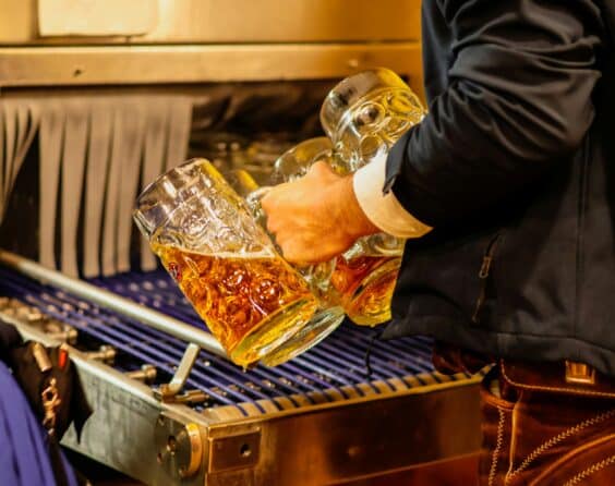 Bei (sexuellen) Übergriffen: „SafeNow“ soll Volksfest-Besucherinnen schützen