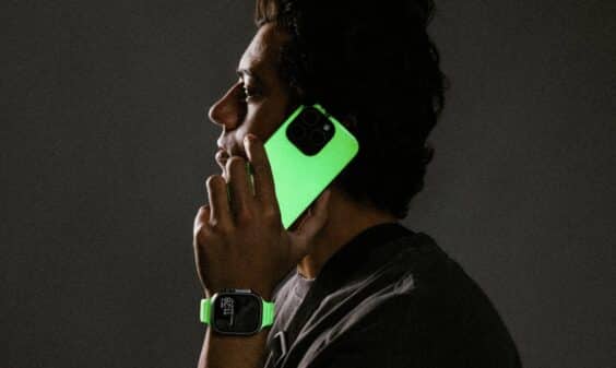 Nomad bringt „Glow-in-the-Dark“ Armbänder und Hüllen nach Deutschland