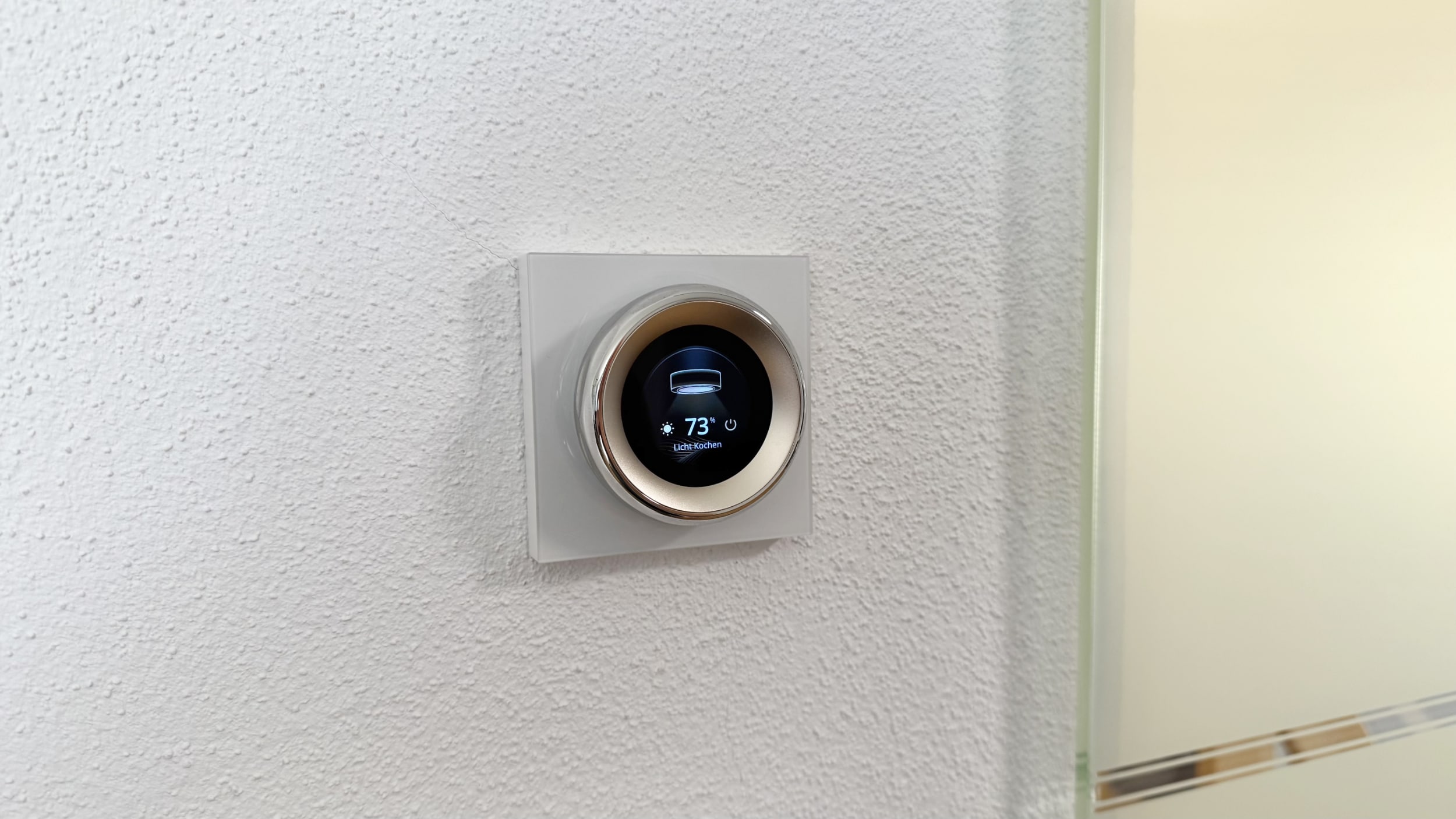Das Aqara Touchscreen Dial V1 macht an der Wand eine sehr gute Figur.