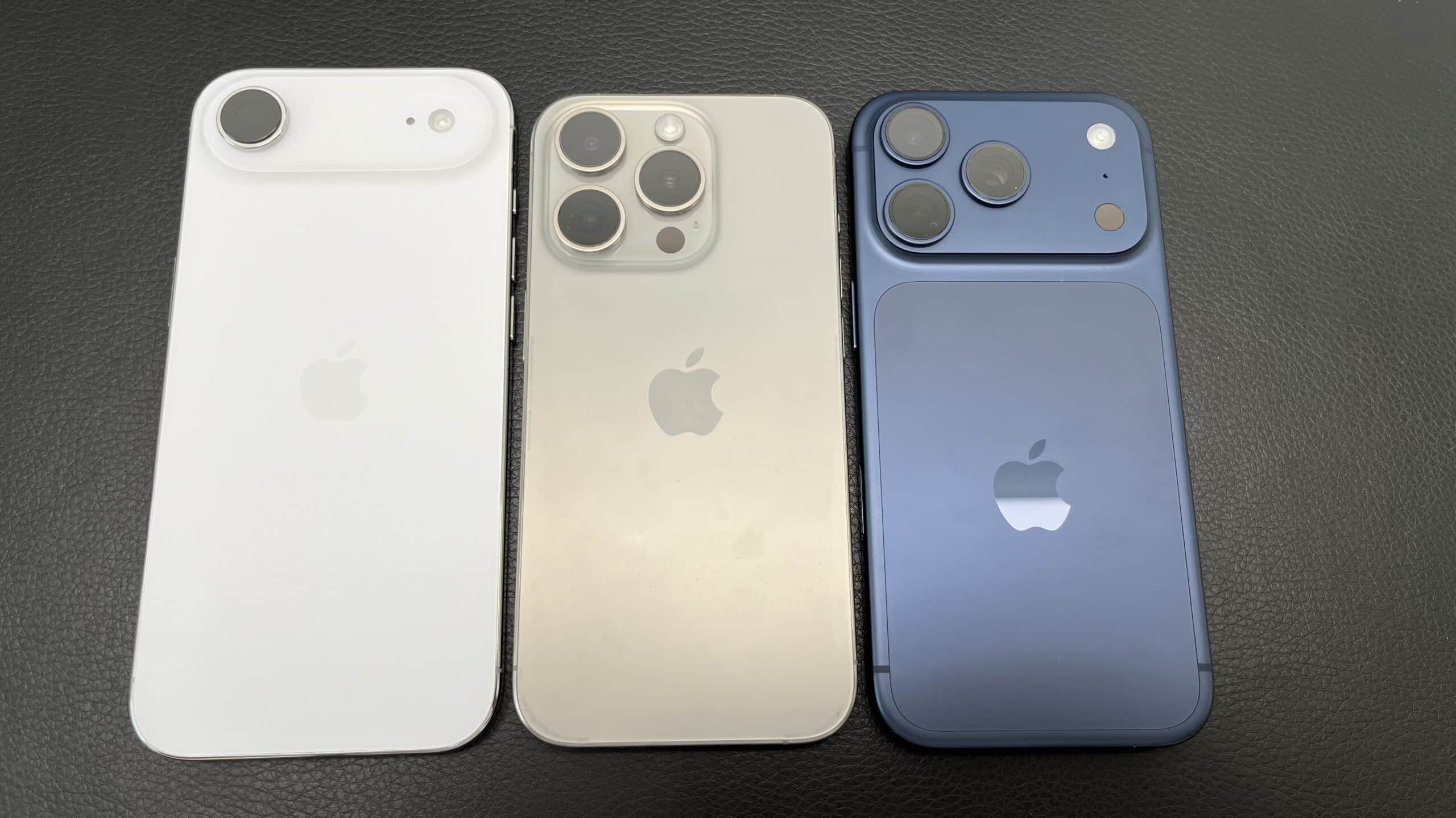 Das iPhone Air kommt mit den gleichen hochwertigen Materialien wie die letztjährigen Pro-Modelle. Rechts das iPhone 17 Pro aus Aluminium.