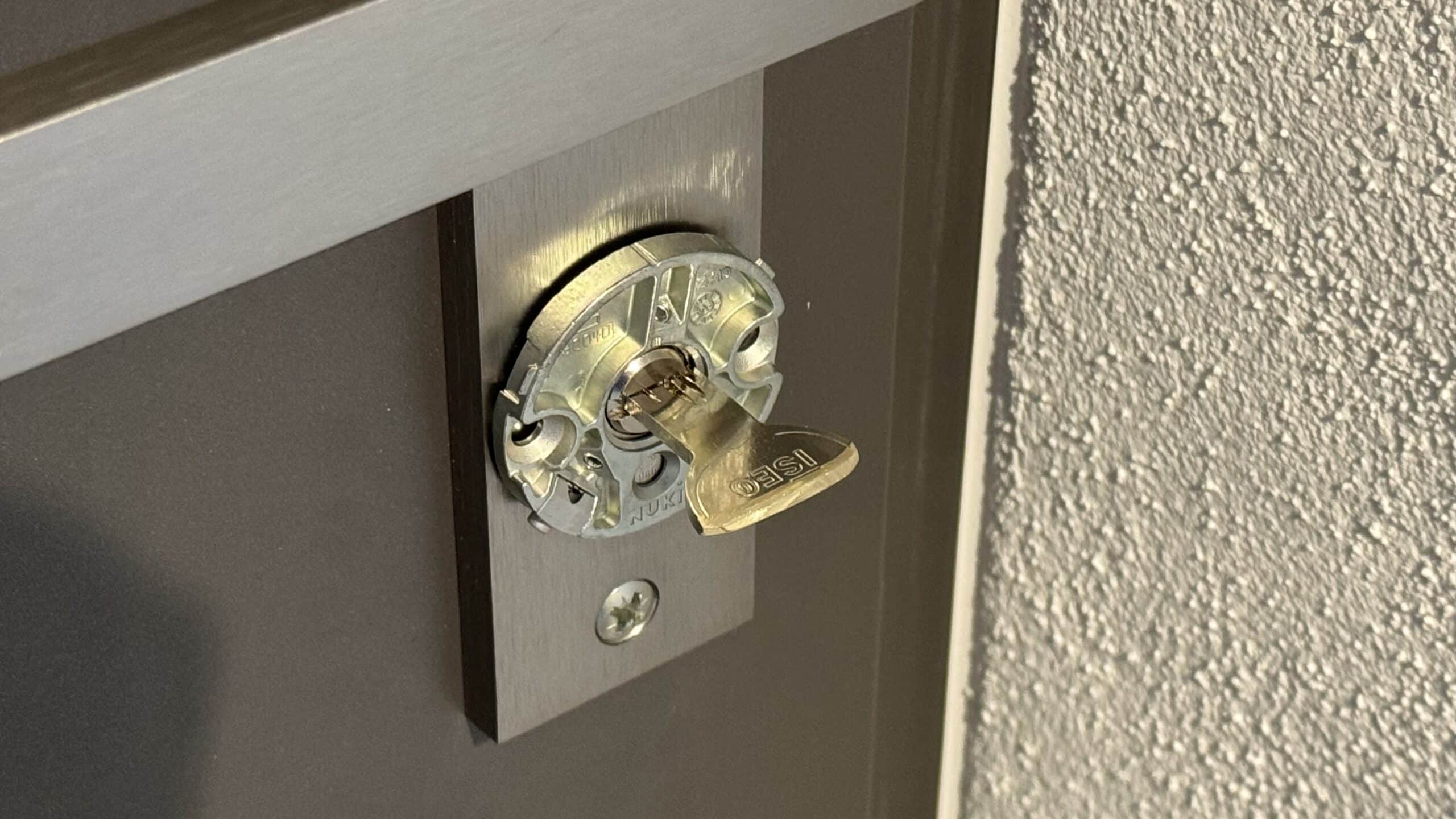 Zu lange Schlüssel haben möglicherweise das Nachsehen, da die Aufnahme im Smart Lock Pro (5. Gen.) nicht mehr so tief ist.