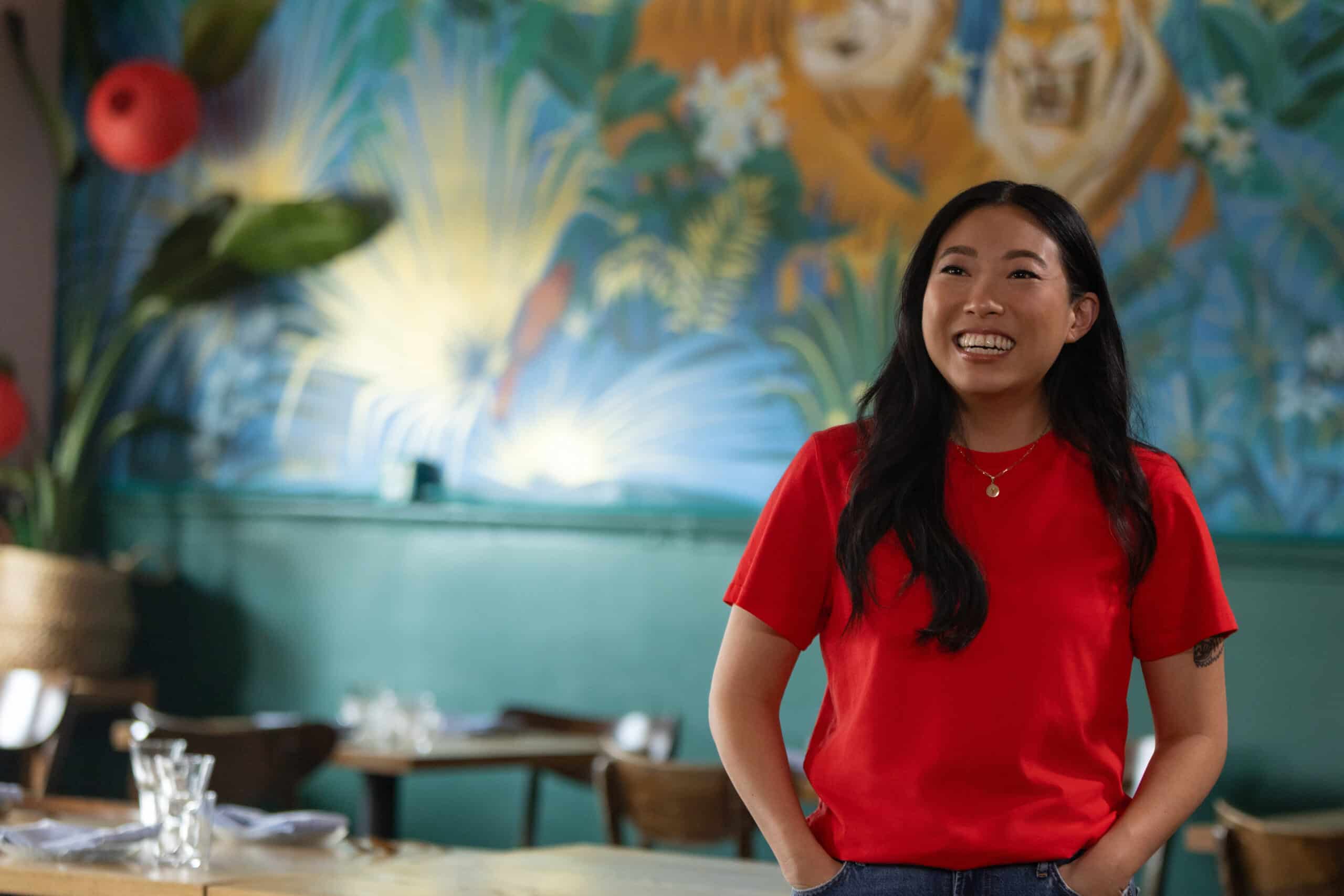 Apple-TV-k-ndigt-Doku-The-Unlikely-Cook-with-Awkwafina-als-kulinarische-Abenteuerreise-an