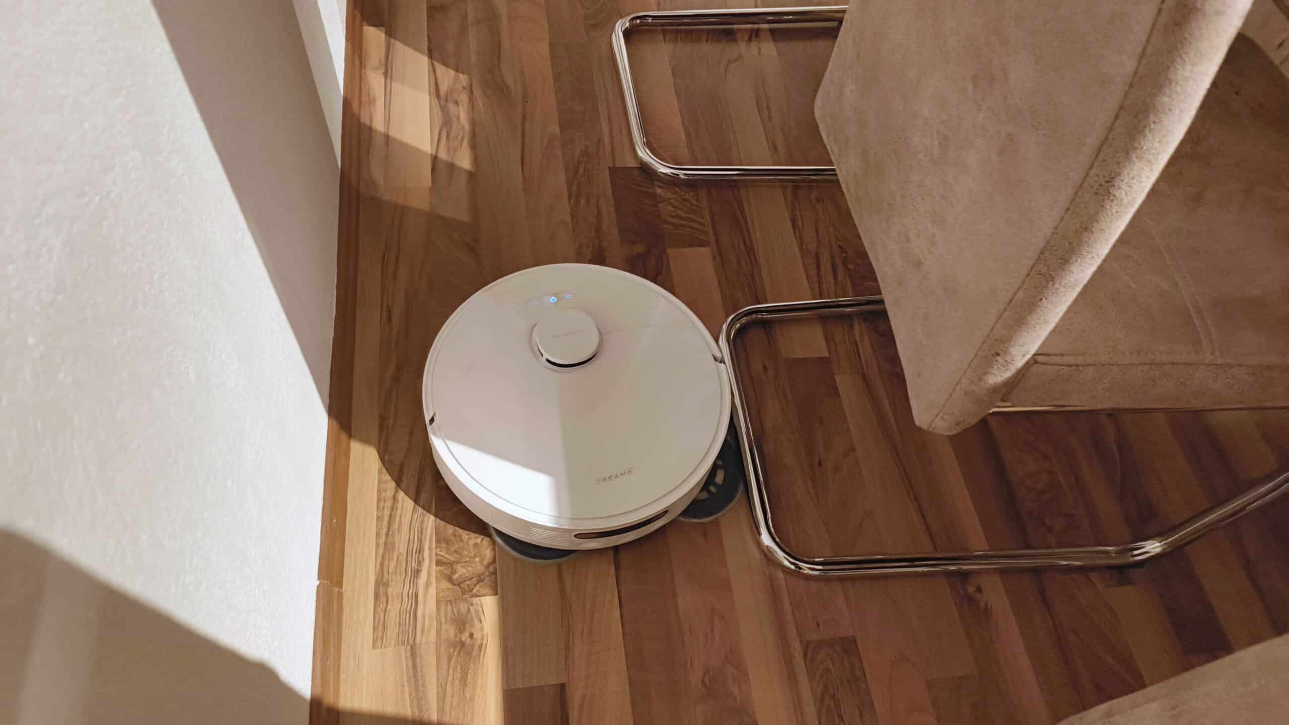 Die ausfahrenden Mopps können auch entlang von Kanten gründlich reinigen.